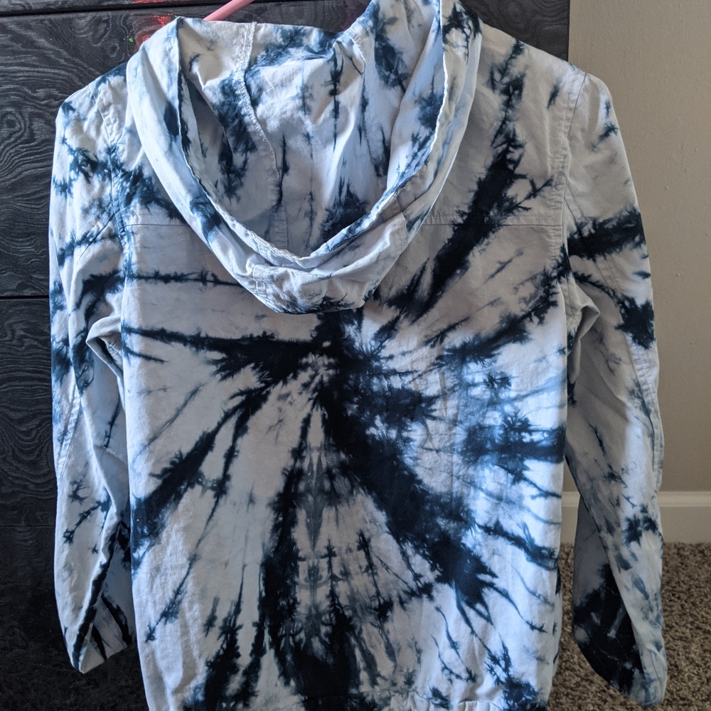 Super cute zip up